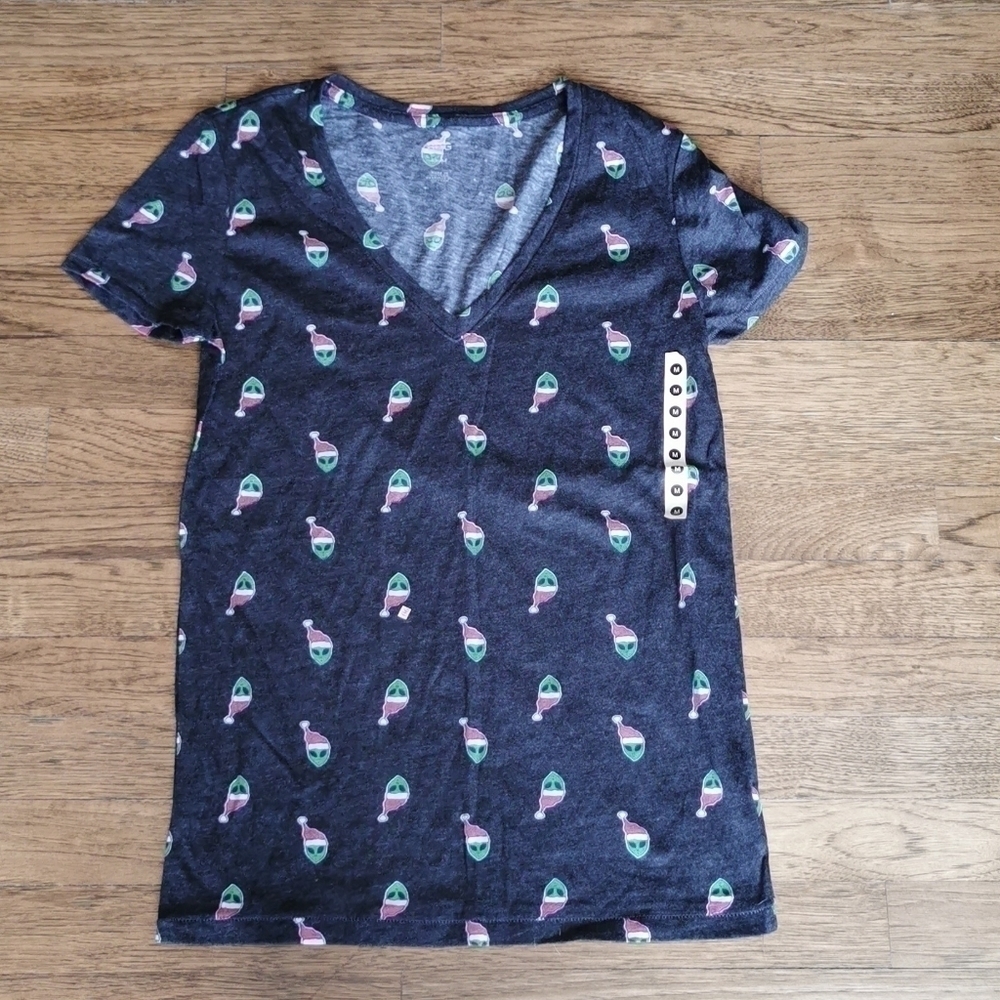 URBAN Outfitters Christmas Alien T-shirt M New